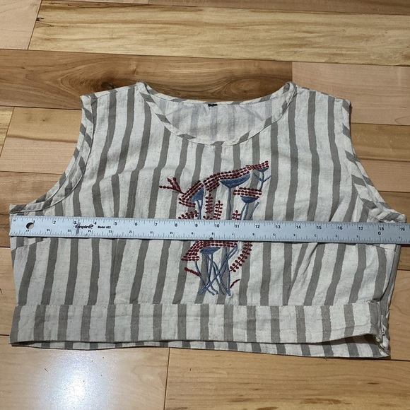 Striped Sleeveless Crop Top with Embroidered Design - Picture 3 of 15